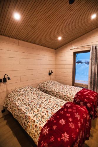 a bedroom with two beds and a window at Cahkal Villa in Kilpisjärvi
