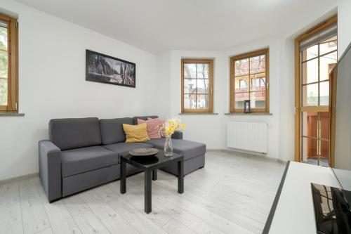 Elegancki Apartament Sun Seasons 24 w Szklarskiej Porębie z Parkingiem by Noclegi Renters