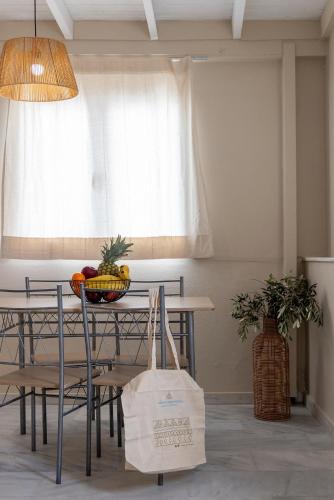 Гостиная зона в Noe Rooms In Center Of Tinos