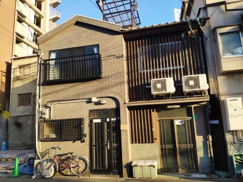 2 min from NANBA 16 min from USJ by train