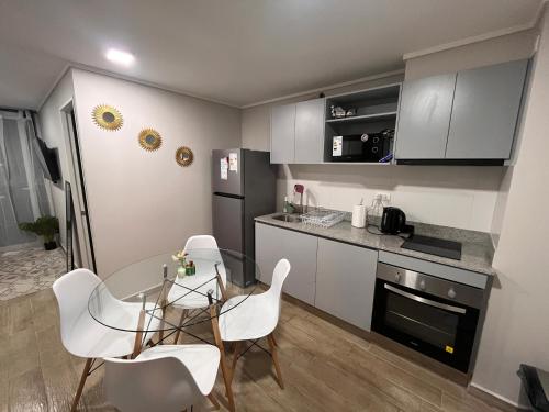 Kuchyň nebo kuchyňský kout v ubytování A pasos de Movistar Arena Depto cómodo y con increíble vista