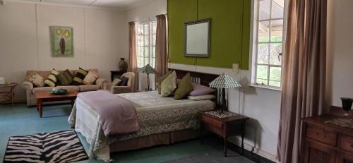 En eller flere senge i et værelse på Lakeview Guesthouse