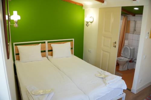 Communa Guesthouseにあるベッド