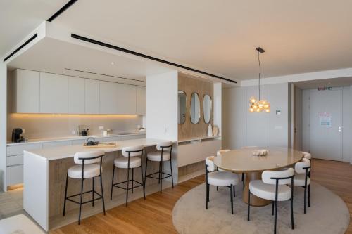 Lyra Lux Penthouse by LovelyStay