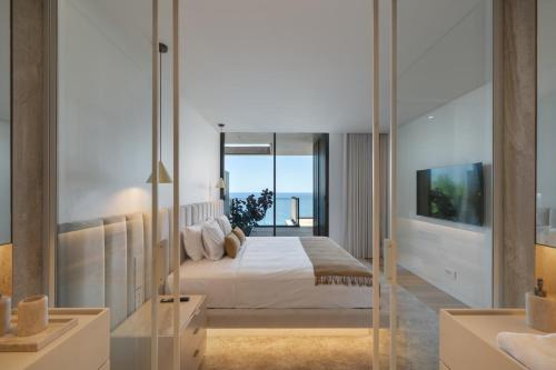 Lyra Lux Penthouse by LovelyStay