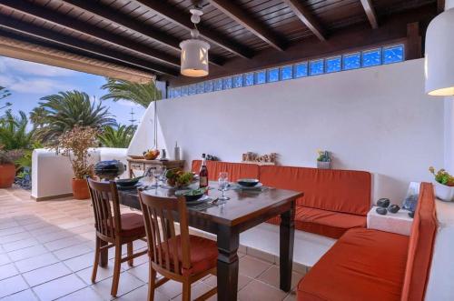 Villa Casa Karoline with a sunny terrace, heated pool, comfort and privacy in a quiet neighborhood