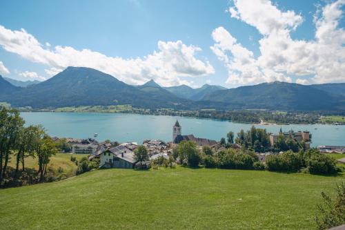 a view of a town with a lake and mountains at Altroiterhof in St. Wolfgang