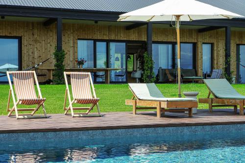 La alberca dentro o cerca de Modern Villa with Pool & Mountain Views -by Wehost