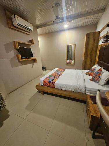 a bedroom with a bed and a tv in it at Prime Hotel Addore Palácée - Near Mumbai Airport , Visa Consultant , Jio World Convention Centre BKC in Mumbai
