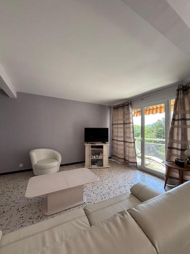 Aix en Provence, dans grande résidence arborée, appartement de 80m2