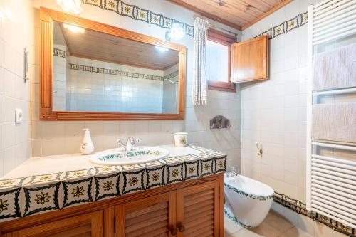 a bathroom with a sink and a mirror and a tub at Los Abilios in Palma de Mallorca