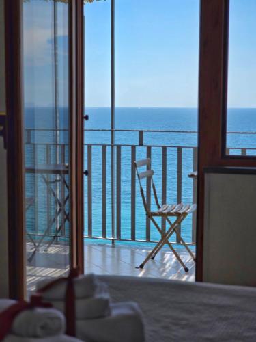 a room with a balcony with a view of the ocean at Oasi Relais in Vico Equense