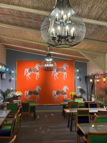 a dining room with tables and a chandelier at Lacul Racilor in Olimp
