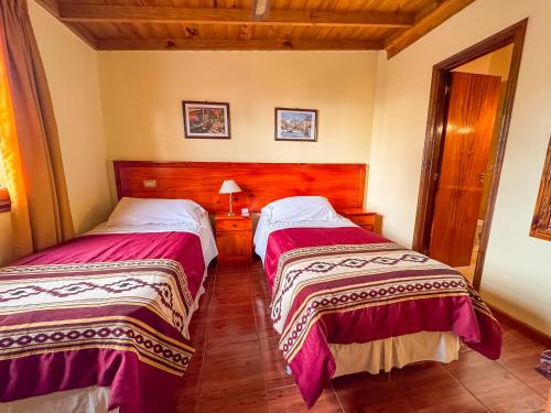 two beds in a small room with at Hosteria Sirenuse in Mar del Plata
