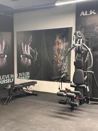 a room with a gym with a gym equipment at Vuelo Sobre Bečići in Becici