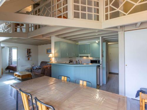 Duplex pied de pistes, 8 pers, 2 chambres, balcon sud, parking, station centrale - FR-1-404-337