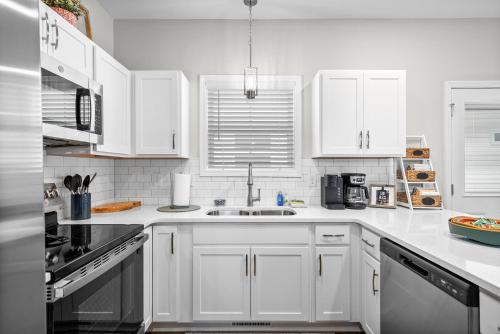 a white kitchen with white cabinets and a sink at 1014 Franklin Street in Clarksville