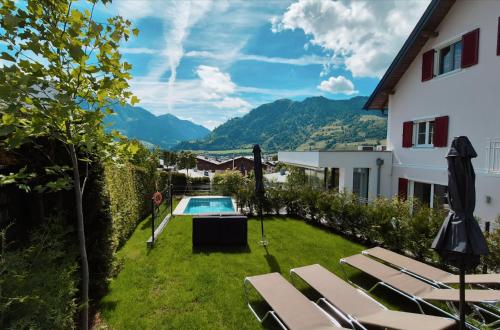 a view of the backyard of a house with a swimming pool at Freiraum 9 Living Apartment in Sankt Johann im Pongau