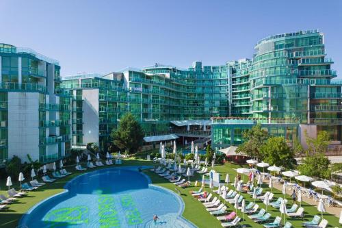 a resort with a pool and chairs and buildings at Del Sol Private Apartments in Bŭnzareto