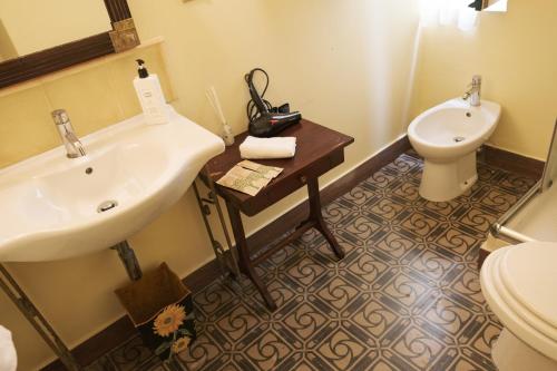 a bathroom with a sink and a toilet at Le Porte del Tempo in Mazara del Vallo