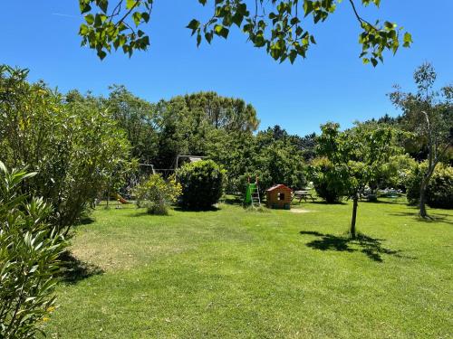 Un jardín fuera de Gites le Pimayon