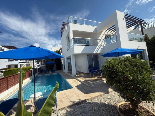 Villa Aqua Sunrise 1km From Beach With Sea Views