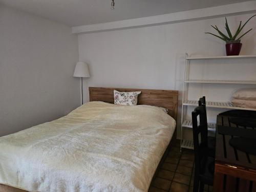 Postel nebo postele na pokoji v ubytování Ferienwohnung Löhr Essen Kettwig