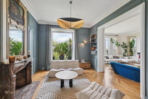 Luxury 5 stars penthouse on Prestigious Avenue Foch