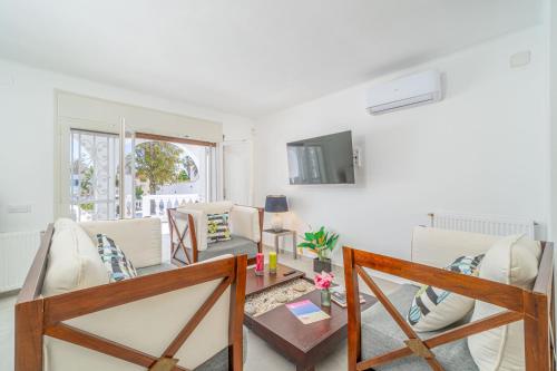 Apart-rent Villa Llobregat 0100 al canal con piscina y amarre