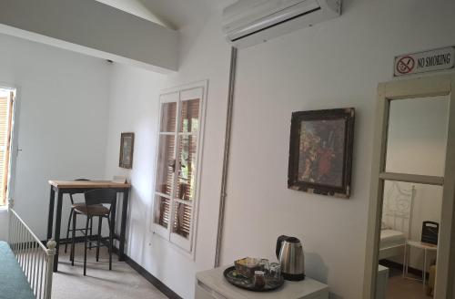 Příslušenství pro přípravu čaje a kávy v ubytování Sabor Residence