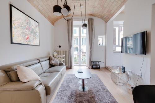 Charming Vatican Apartment with Balcony 6B