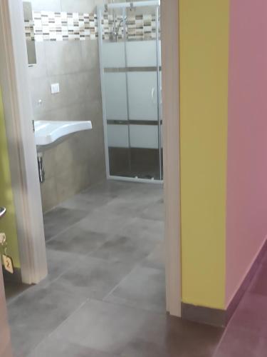 a bathroom with a glass shower and a sink at Il Girasole Del Sangro in Torino di Sangro