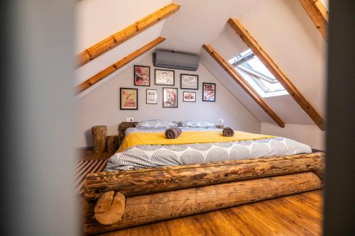 a bedroom with a bed on a wooden floor at Slomljena Strijela - Kuća za odmor in Ðakovo