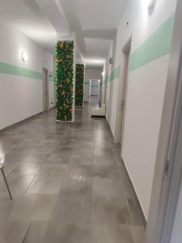 a hallway with a plant with flowers on it at Il Girasole Del Sangro in Torino di Sangro