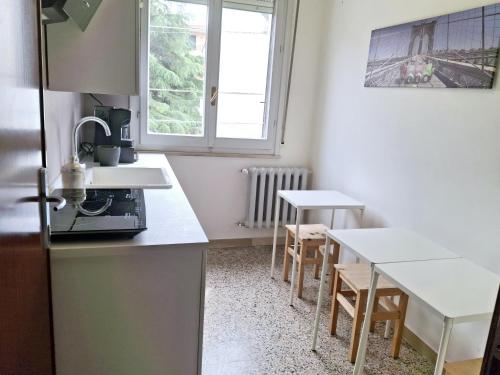 Kuchyň nebo kuchyňský kout v ubytování Nessun dorma b&b Pesaro