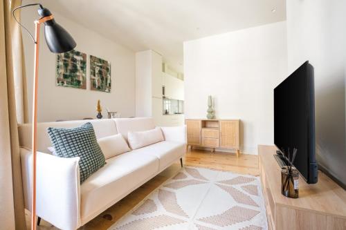 Art Deco 31 Luxury 2BR Apartment Downtown Metro AC
