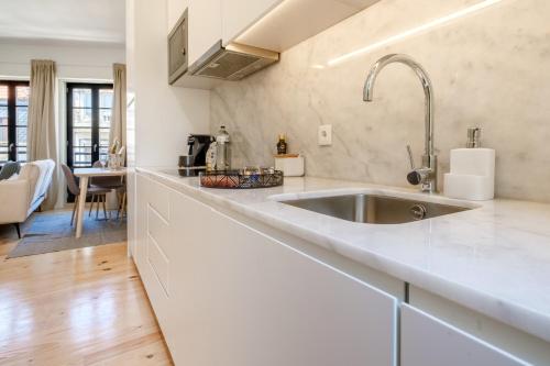 Art Deco 31 Luxury 2BR Apartment Downtown Metro AC