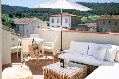 Steinhaus mit Dachterrasse und Badefluss