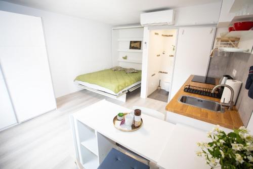 Ένα ή περισσότερα κρεβάτια σε δωμάτιο στο Apartment Studio Green