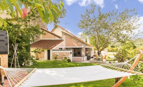 La Petite Maison de Giverny - Chambres privées - Gîte 5 étoiles au Cœur du village