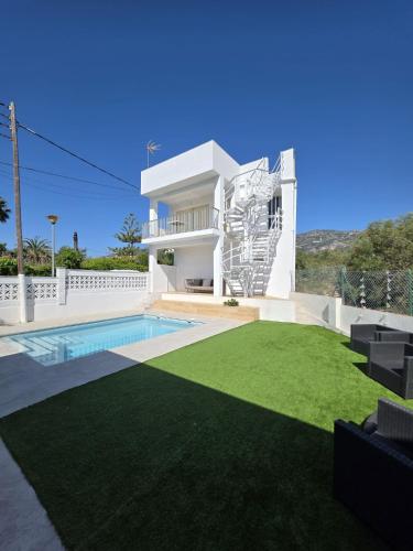 Villa acogedora con piscina privada ideal para familias