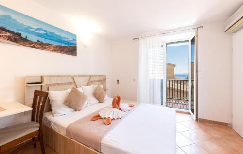 a bedroom with a bed with a stuffed animal on it at Cozy Apartment In Baska Voda With Wifi in Baška Voda