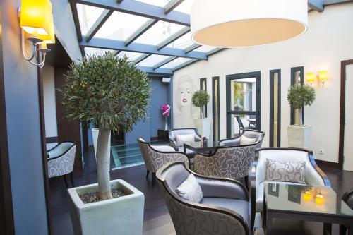 Χώρος καθιστικού στο Best Western Plus Cannes Riviera