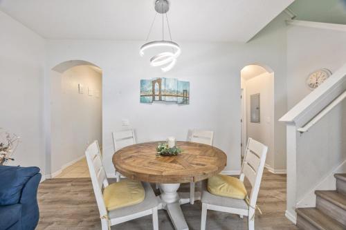 Cozy Stylish Townhome photo 12