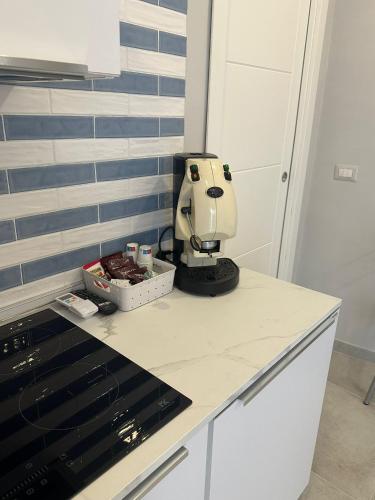 a mixer sitting on top of a kitchen counter at Casa Marigliano Formia in Formia