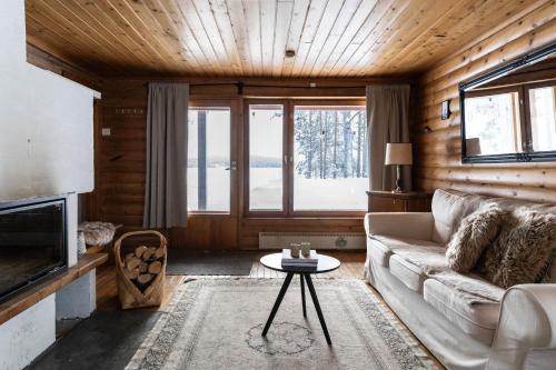TV a/nebo společenská místnost v ubytování Lapland Arctic Cabins
