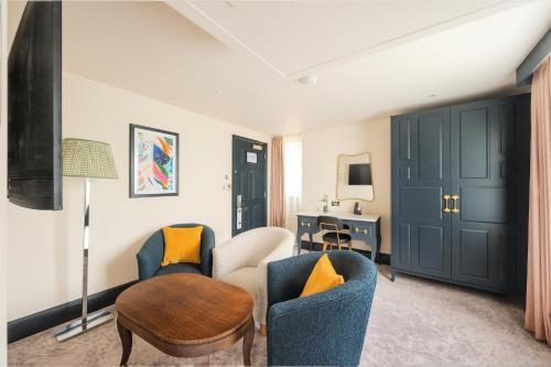 a living room with two chairs and a table at Hotel Indigo London - Kensington by IHG in London