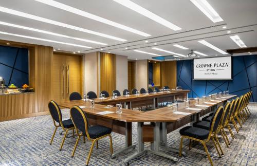 a large conference room with a long table and chairs at Crowne Plaza Florya Istanbul by IHG in Istanbul