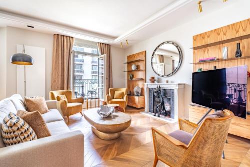 Prestigious apartment, Eiffel Tower