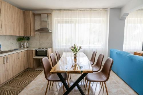 Avalone suite